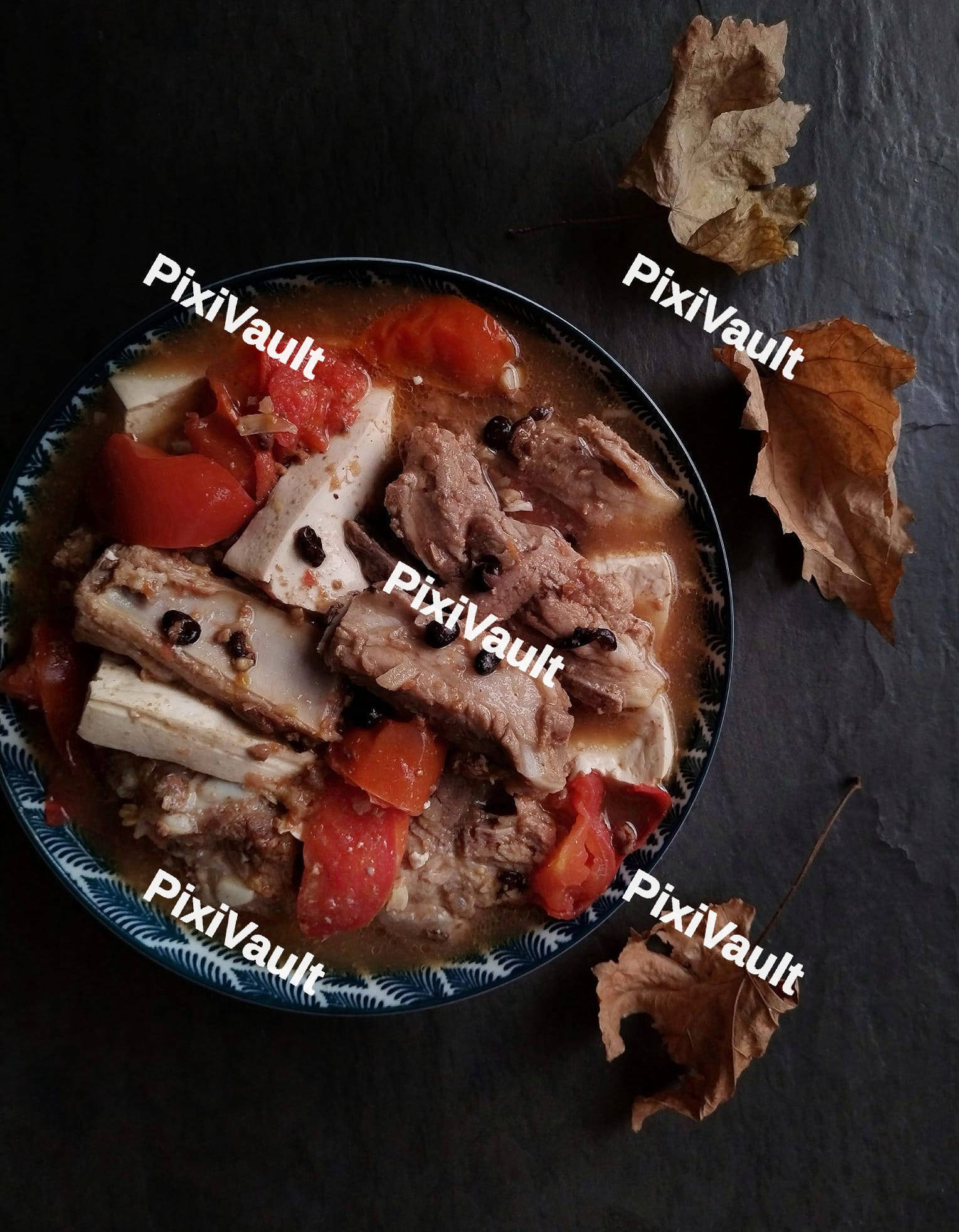 Meat soup with tomatoes